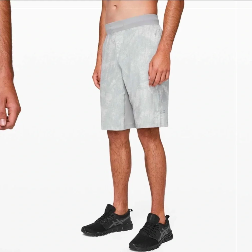 Lululemon Men’s T.H.E. Short Linerless 11” size‎ small